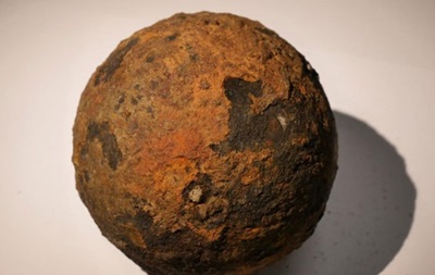 На Хортице нашли чугунное пушечное ядро XVIII века