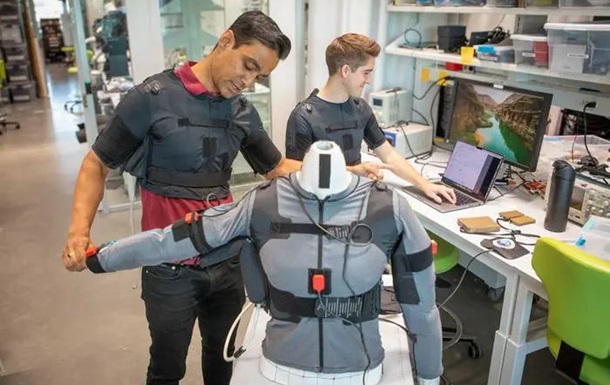 Ученые создали жилет, помогающий восстановить подвижность после инсульта