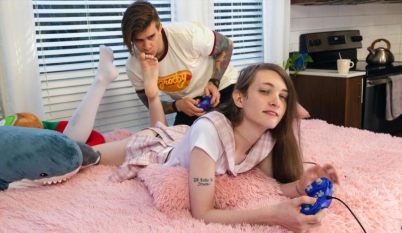 Kitty Bell - Game On with Kitty and John - 1080p