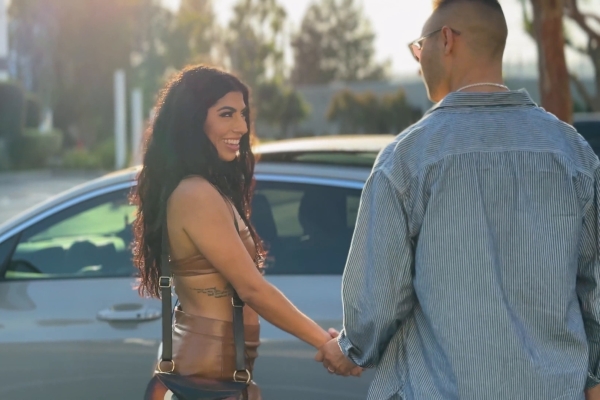 Jasmine Sherni - Unexpected Meetup With A Friend