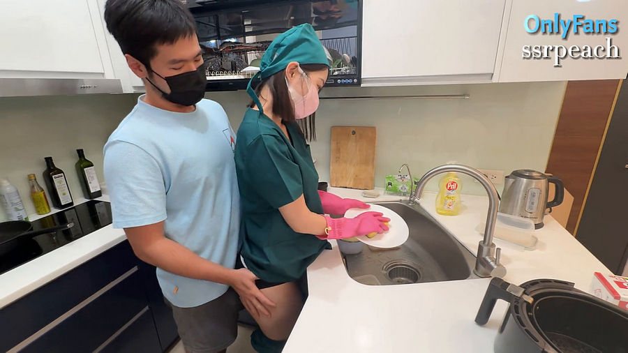 The Female Doctor Still Knows She Has To Wash The Dishes When She Gets Off Work SSR Peach (Onlyfans) FullHD 1080p