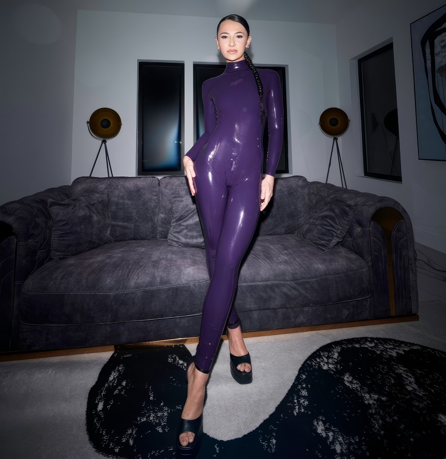 Liz Jordan Anal Fuck In Purple Latex Costume FullHD 1080p
