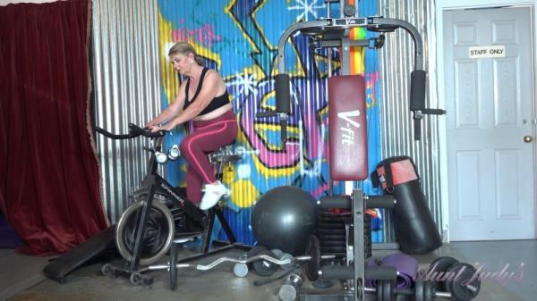 Elle - Blonde GILF Elle Really Puts in Work at the Gym [FullHD 1080p]