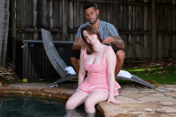 Lilibet Saunders - Teen newcomer Lilibet gets her curves worshiped by a stud before he fucks her pussy and jizzes on her DD - cup boobs and face [FullHD 1080p]