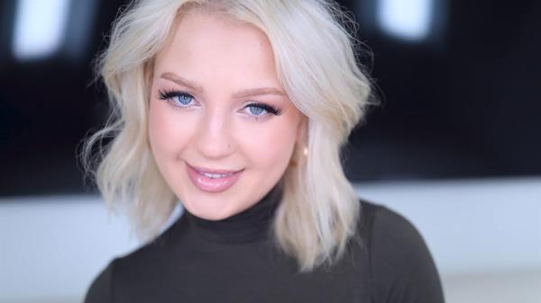 Annaleigh Reno - Amateur Allure Welcomes Annaleigh Reno, a Busty Blonde Texan that Loves Swallowing Cum [FullHD 1080p]