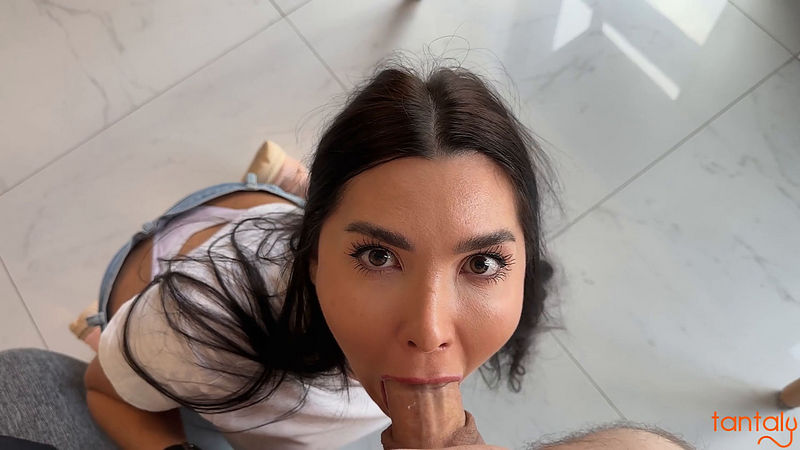 Naughty Delivery GIRL Handles Tantaly Package Roughly And Lets Me Fuck Her Tight Pussy Melanie Queen (Onlyfans) FullHD 1080p