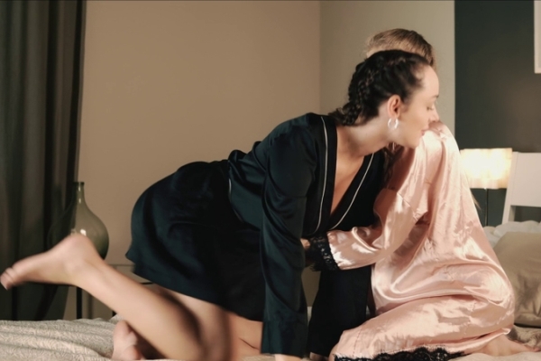 Alice Zaffyre & Bonnie Dolce - Revealing Desires