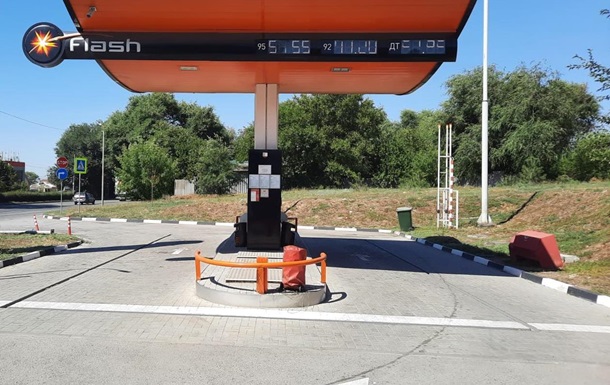 В России массово закрываются заправки из-за "форс-мажоров" на НПЗ - СМИ