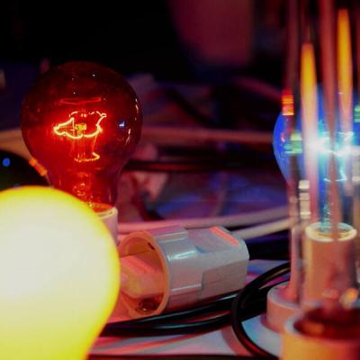 Michael Vorfeld - Glühlampenmusik (2025) [FLAC 24B-44.1kHz]